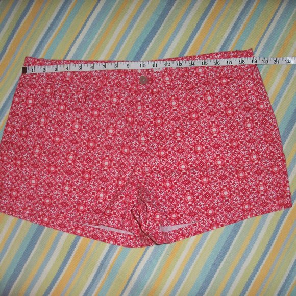 GAP Red deco tile chino shorts size 14R - Picture 4 of 8